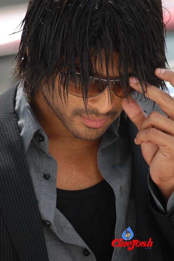 Arya2 Movie Stills - Allu Arjun, Kajal Agarwal, Navadeep - 7 / 29 photos